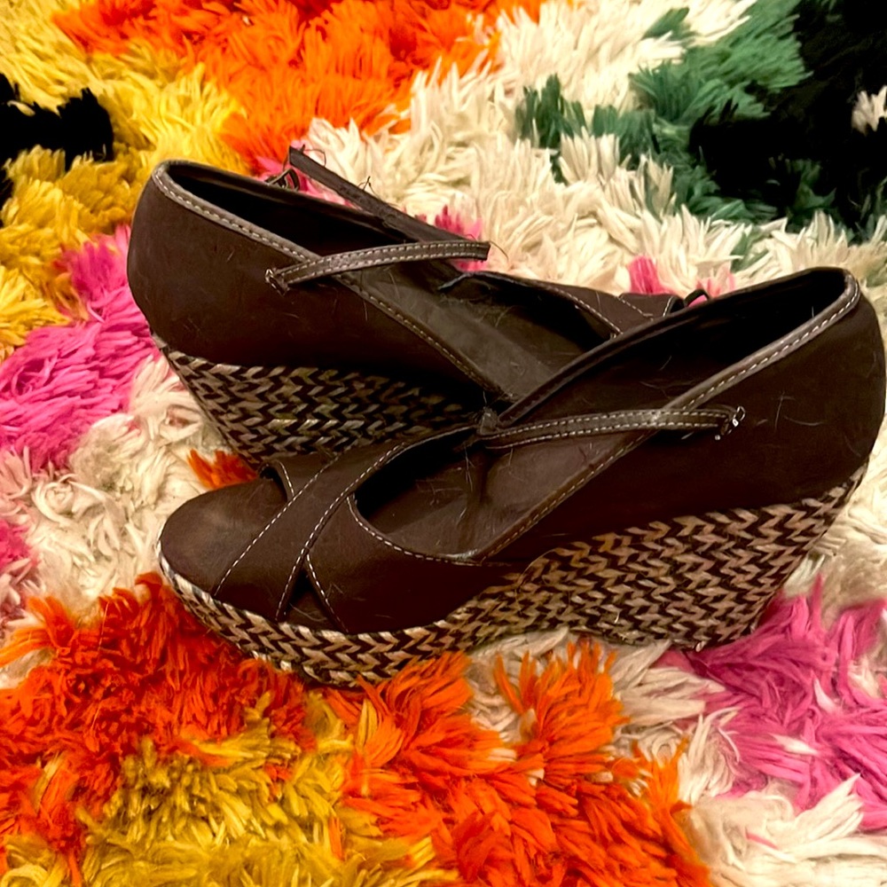 Cute Old Navy wedges, Sz 8 1/2, worn a couple times